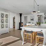Stunning In With Kitchen Vakantiehuis *