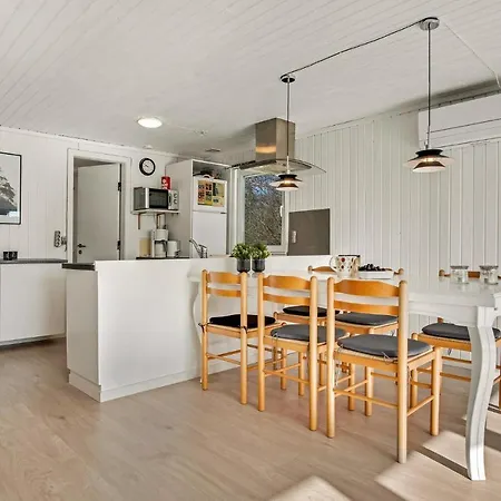 Stunning In With Kitchen