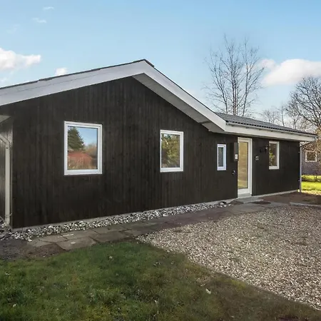 Ferienhaus Stunning In With Kitchen